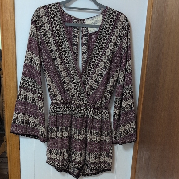 California Moonrise Bohemian Patterned Bell Sleeve Shorts Romper Size Small - Picture 8 of 9